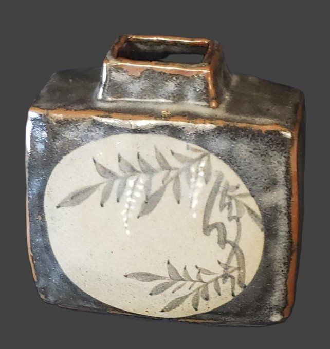 Vase rectangulaire aplati en grès chamotté 