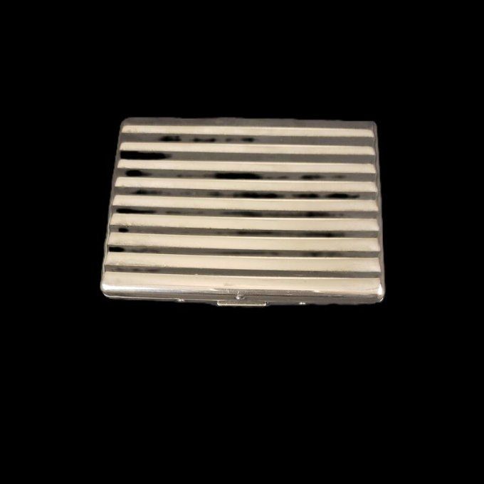 Étui à cigarettes en métal argenté – style Art déco