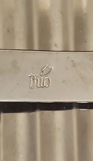 Étui à cigarettes en métal argenté – style Art déco