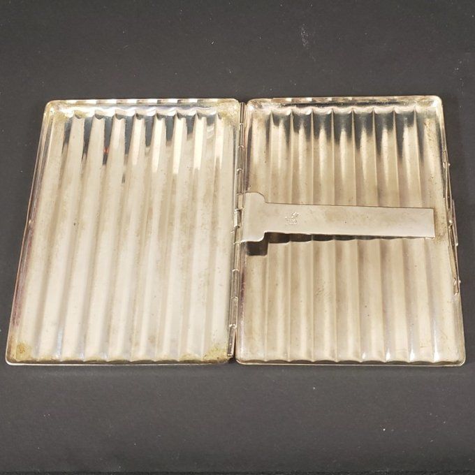 Étui à cigarettes en métal argenté – style Art déco