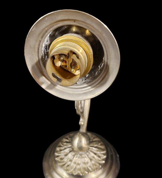 Lampe ancienne en laiton ciselé – style art nouveau