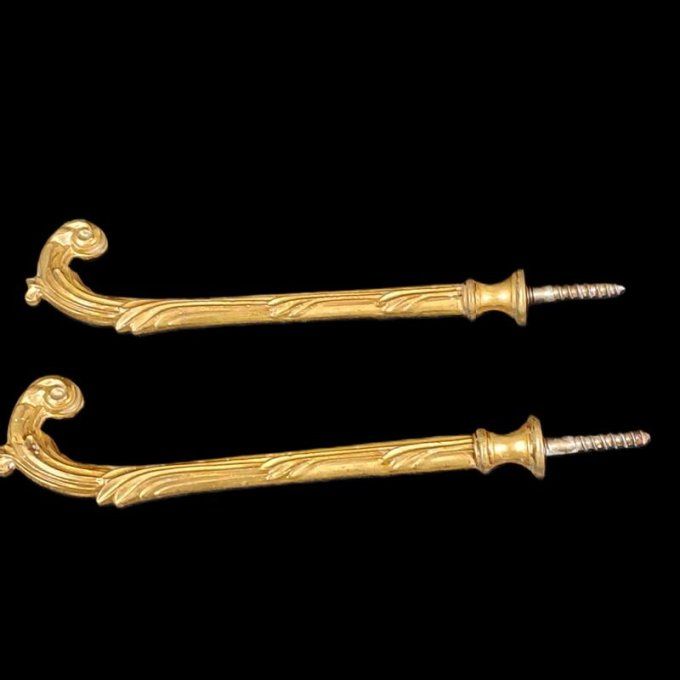       Paires de pitons à embrases de rideaux - laiton vintage