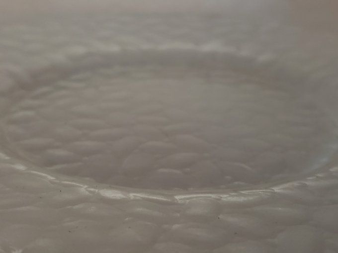  Lot de 12 Assiettes à desserts anciennes  en verre transparent texturé grenelé