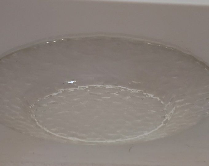  Lot de 12 Assiettes à desserts anciennes  en verre transparent texturé grenelé