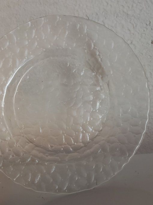  Lot de 12 Assiettes à desserts anciennes  en verre transparent texturé grenelé