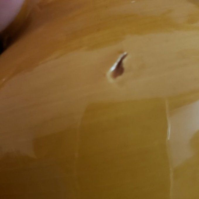 Pichet en céramique vernissée – décor de raisins – signé 