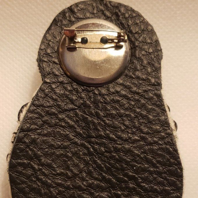 Broche en tissus (lainage) Brodée – Perles de Nacre Peinte,  Modèle Unique, fait main