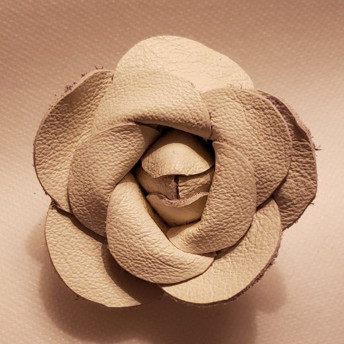 Broche Fleur en cuir  véritable - couleur verte