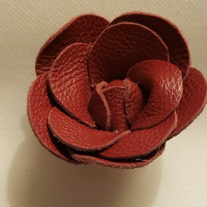 Broche Fleur en cuir  véritable - couleur verte