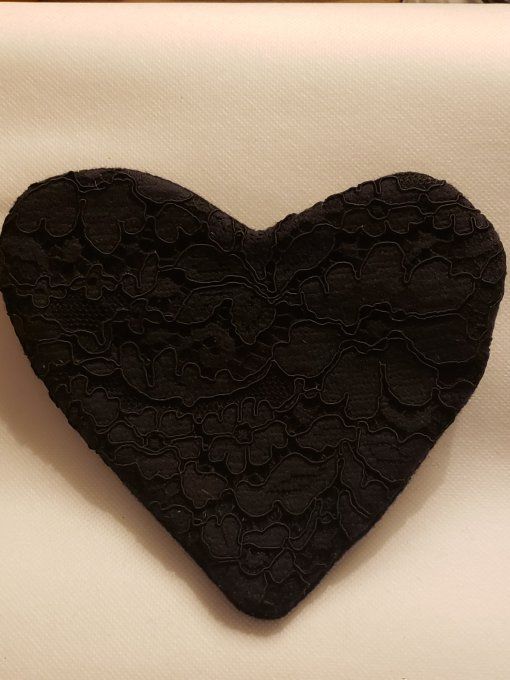 Petite pochette coeur en tissus et dentelle