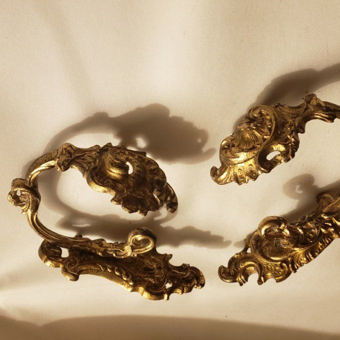 Paire d’embrasses à rideaux en bronze doré – Style Louis XV Rocaille – France XIXᵉ siècle