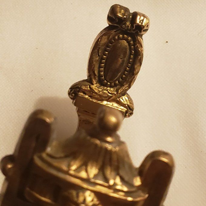  Embrasse de rideaux en bronze doré   Style Louis XVI, fin XIXe siècle