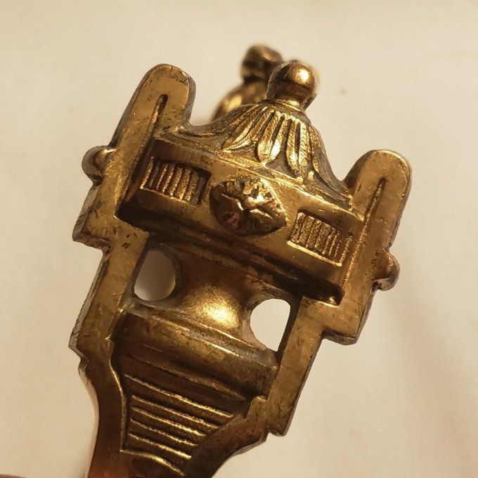  Embrasse de rideaux en bronze doré   Style Louis XVI, fin XIXe siècle