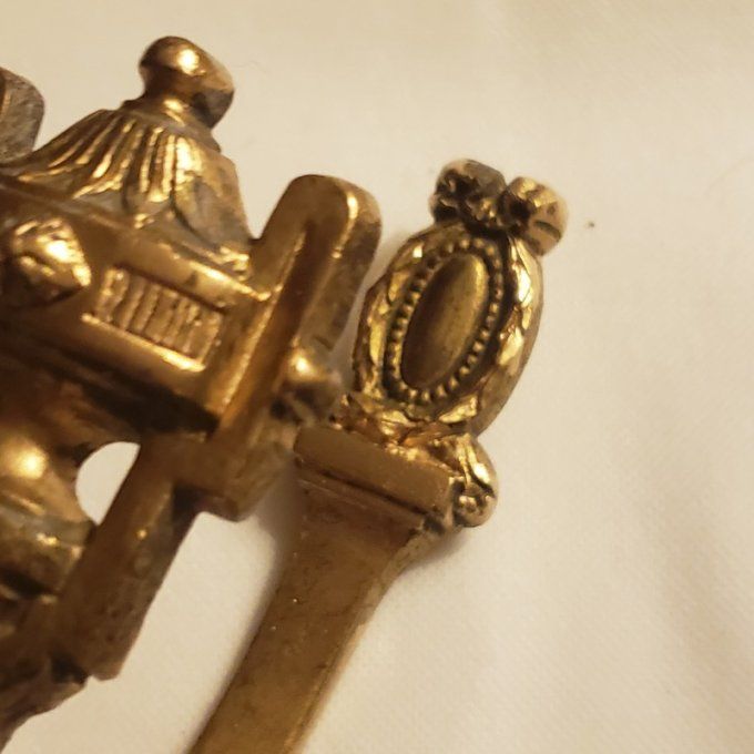  Embrasse de rideaux en bronze doré   Style Louis XVI, fin XIXe siècle