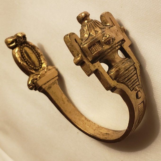  Embrasse de rideaux en bronze doré   Style Louis XVI, fin XIXe siècle