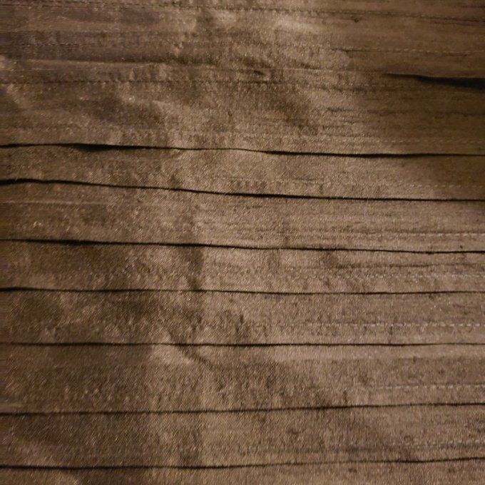 Élégante Écharpe Noire – Soie sauvage – Pièce unique-