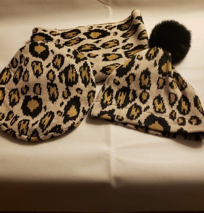 Duo Créateur motif Léopard Doré  – Snood +Bonnet à Pompon – pièces uniques -