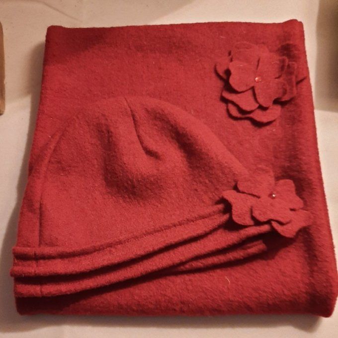 Ensemble snood + chapeau en laine bouillie rouge – création artisanale