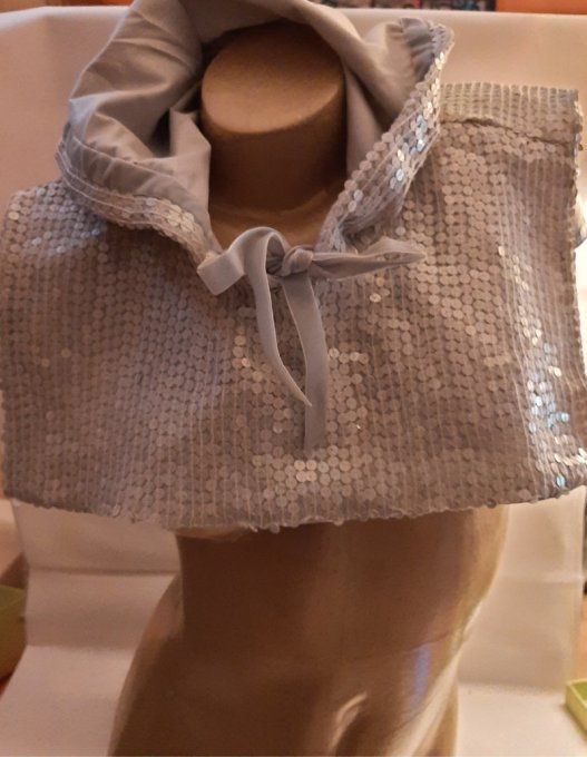 Cape col à Capuche en Paillettes grises – Pièce Unique -