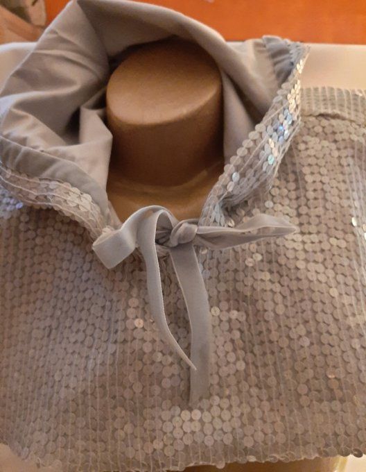 Cape col à Capuche en Paillettes grises – Pièce Unique -