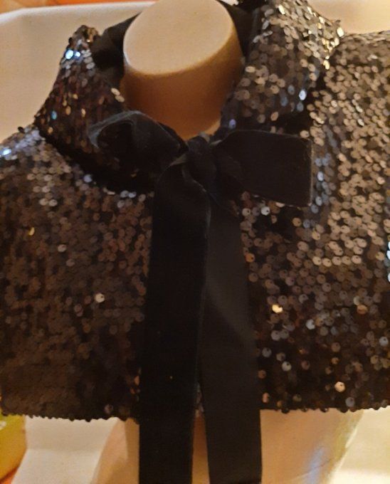 Cape col à Capuche en Paillettes Noires – Pièce Unique -