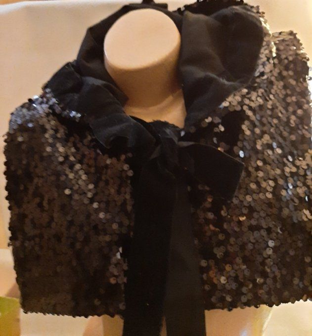 Cape col à Capuche en Paillettes Noires – Pièce Unique -