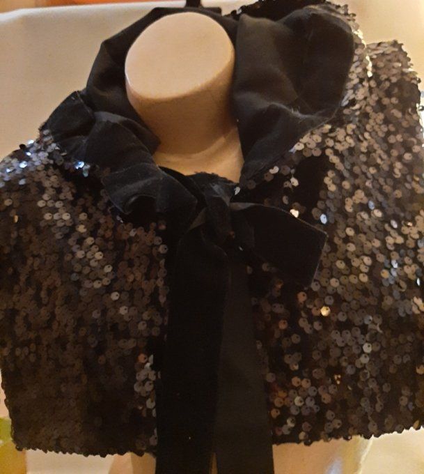 Cape col à Capuche en Paillettes Noires – Pièce Unique -
