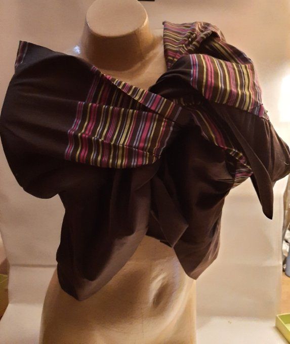 Grande étole volantée en soie sauvage - brun chocolat + rayures colorées - Pièce unique -