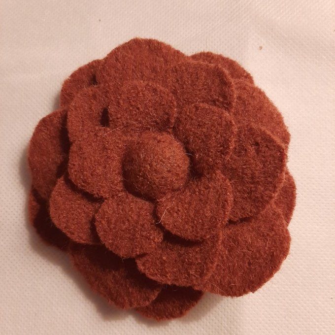 Broche fleur - Laine - faite à la main