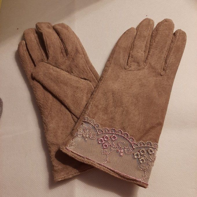 Paire de gants en croûte de cuir beige- Pièce unique-