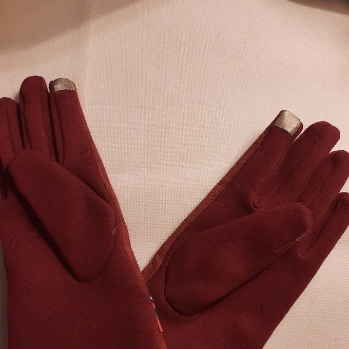 Gants rouges élégants avec détails tartan et nœuds – tactiles smartphone