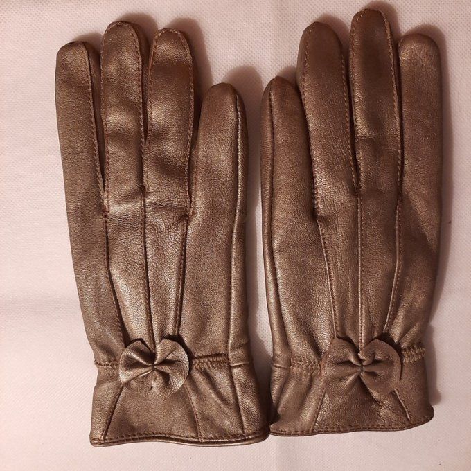 Paire de gants en cuir beige Or
