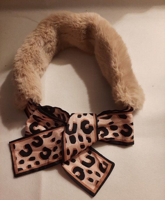 Col Fourrure et ruban soyeux