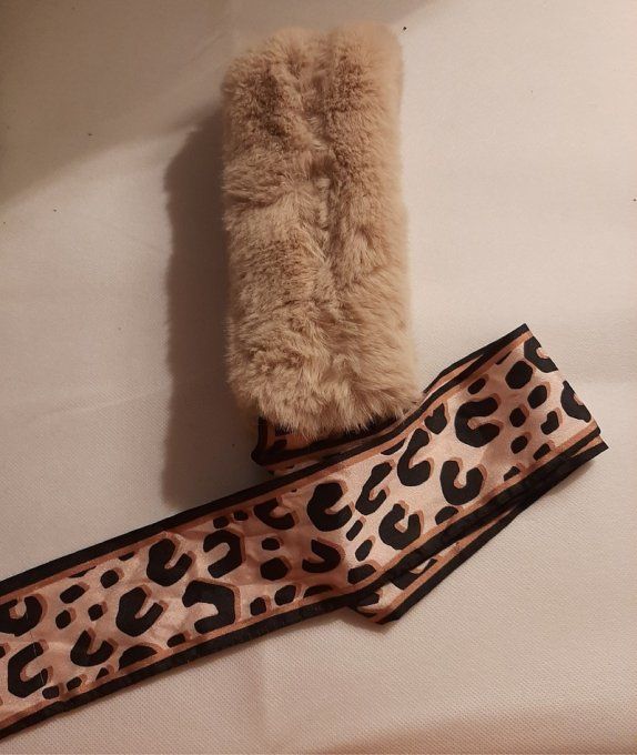 Col Fourrure et ruban soyeux