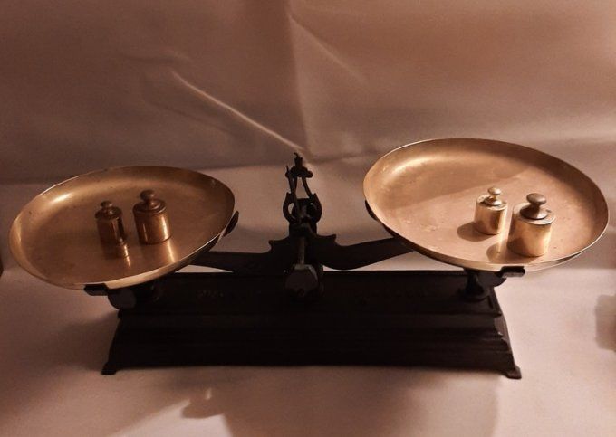 Balance roberval ancienne  fin 19ème + jeux de poids 