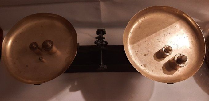 Balance roberval ancienne  fin 19ème + jeux de poids 