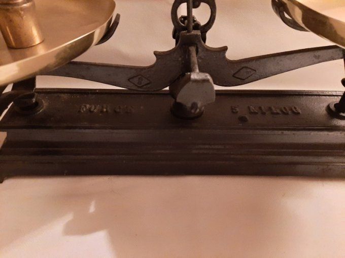 Balance roberval ancienne  fin 19ème + jeux de poids 