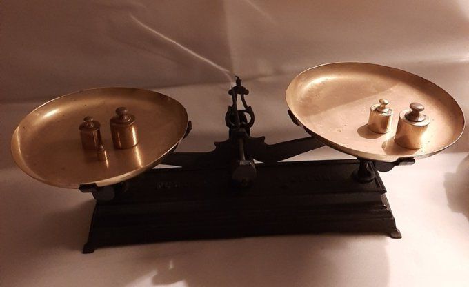 Balance roberval ancienne  fin 19ème + jeux de poids 