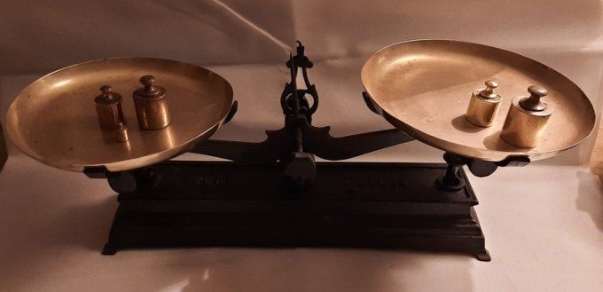 Balance roberval ancienne  fin 19ème + jeux de poids 