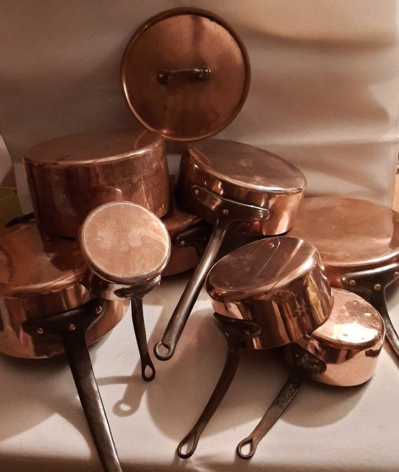 Série de casseroles fin 19ème en cuivre –  8 pièces + couvercle assorti