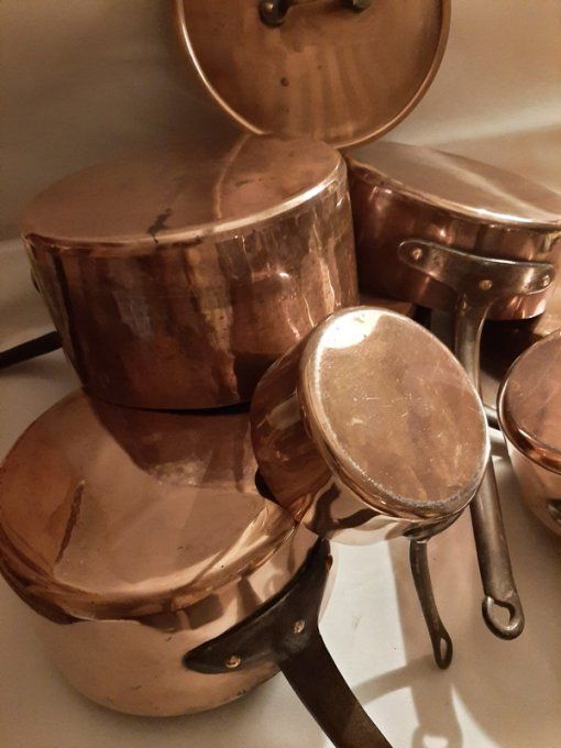 Série de casseroles fin 19ème en cuivre –  8 pièces + couvercle assorti