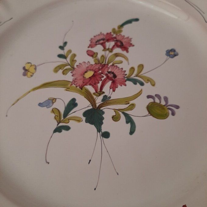 Assiette en faïence de Moustiers – Atelier de Ségriès – Décor Sceaux XVIIIe 