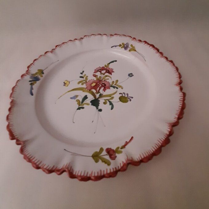 Assiette en faïence de Moustiers – Atelier de Ségriès – Décor Sceaux XVIIIe 