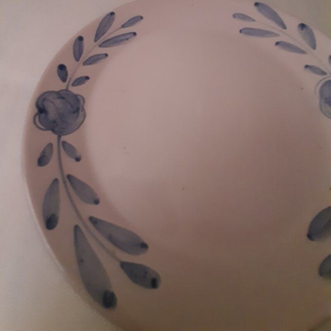 Assiette en faïence de Dompierre – Michel Bergé – décor bleu peint main – 20 cm