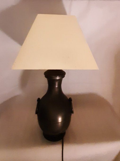Lampe vintage cuivre et vieil étain – Forme amphore à anneaux