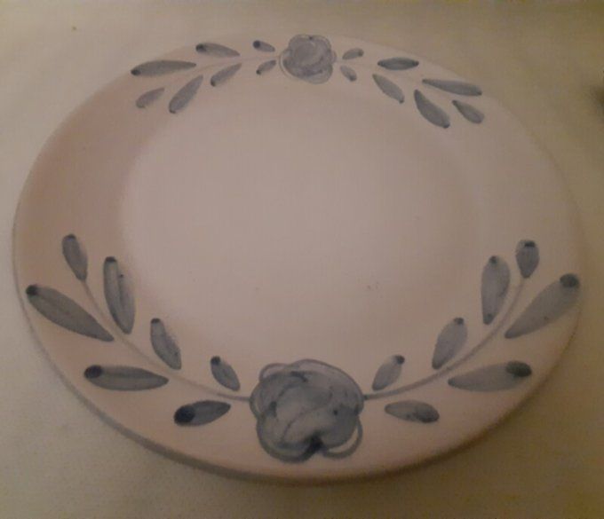 Assiette en faïence de Dompierre – Michel Bergé – décor bleu peint main – 20 cm
