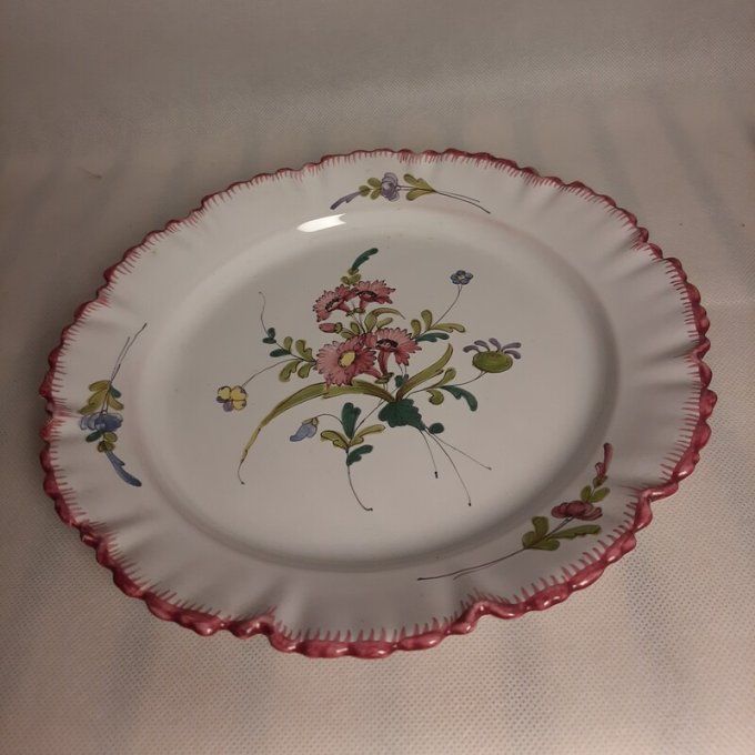 Assiette en faïence de Moustiers – Atelier de Ségriès – Décor Sceaux XVIIIe 