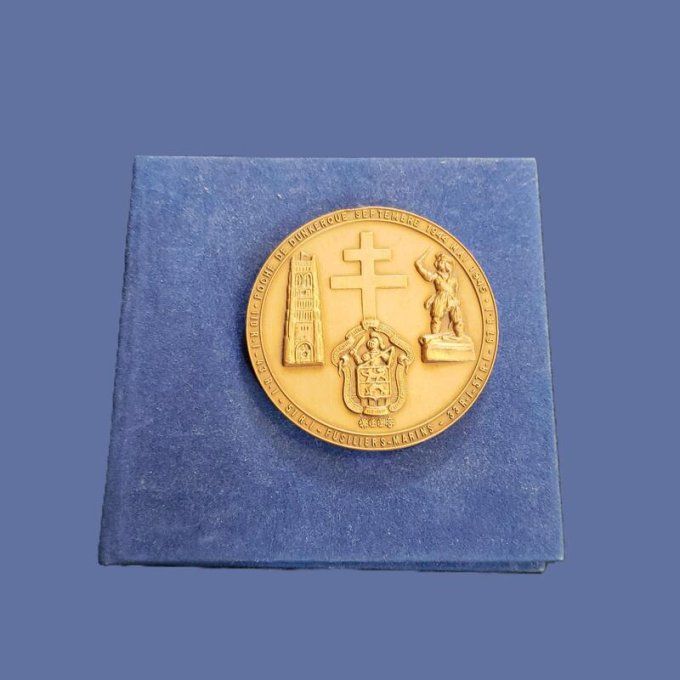       Rare  médaille commémorative en bronze,        55ème Anniversaire de la Bataille de Dunkerque 