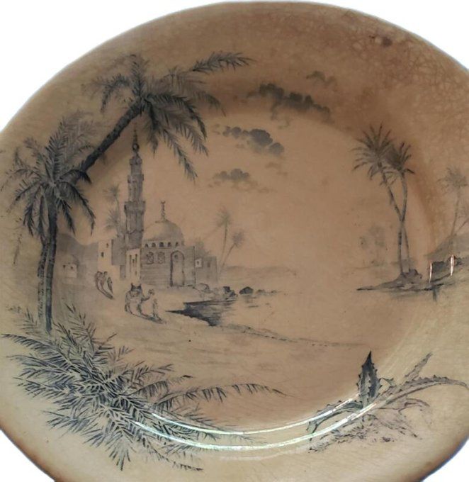  Assiette ancienne en faïence de Gien – Modèle Vues d’Orient, fin XIXᵉ