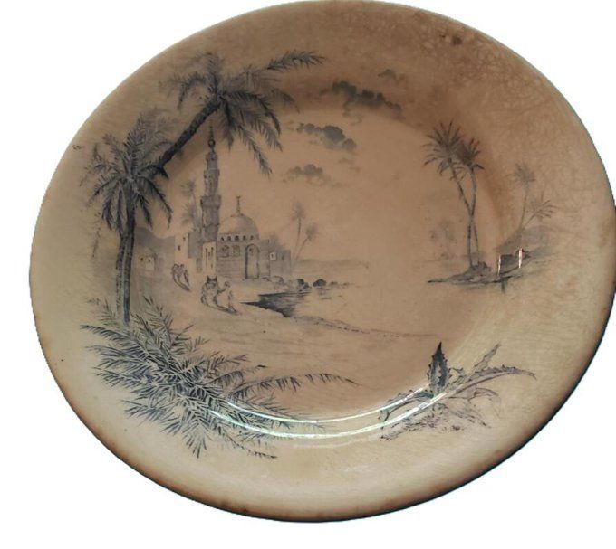  Assiette ancienne en faïence de Gien – Modèle Vues d’Orient, fin XIXᵉ